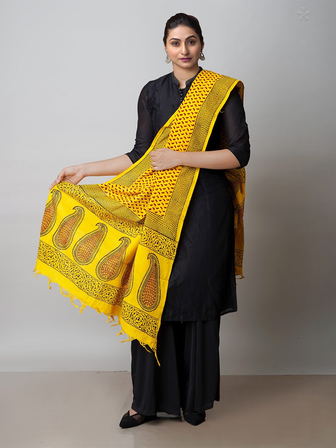 

Unnati Silks Ethnic Motifs Printed Dupatta, Yellow