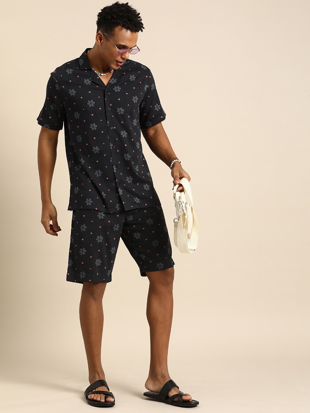 

Sangria Men Printed Shirt with Shorts, Black