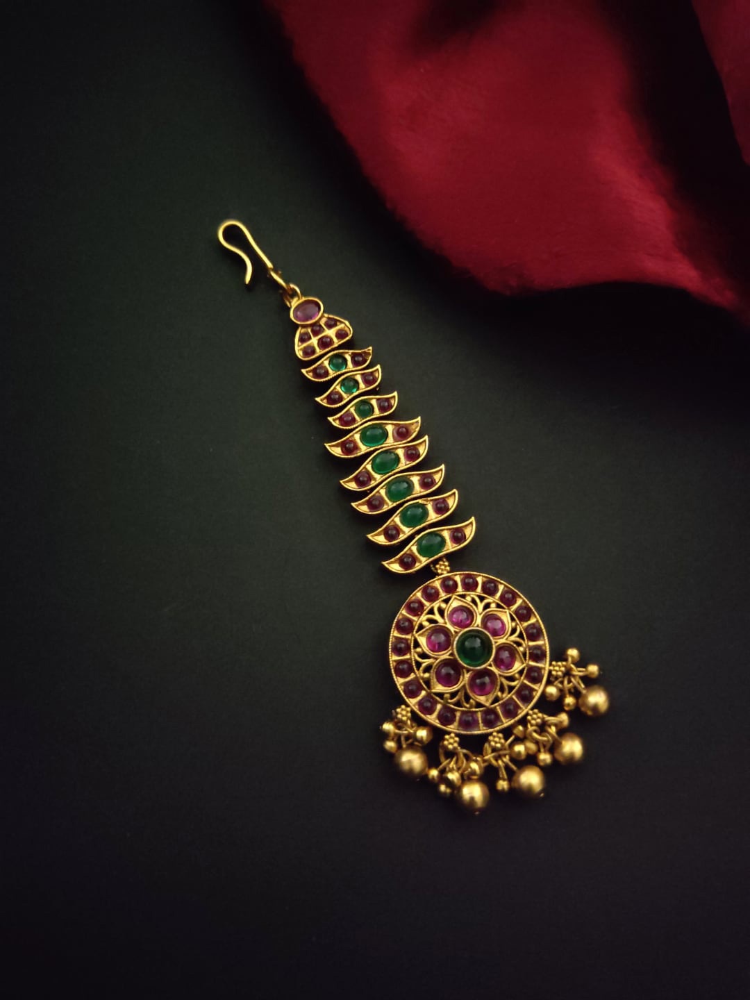 

Pihtara Jewels Gold-Plated Stone-Studded & Beaded Maang Tikka