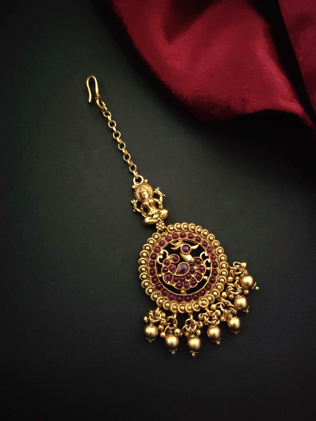 

Pihtara Jewels Gold-Plated Stone-Studded & Beaded Temple Maang Tikka
