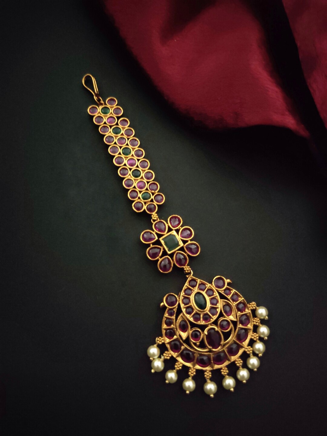

Pihtara Jewels Gold-Plated Stone-Studded & Pearl Beaded Maang Tikka