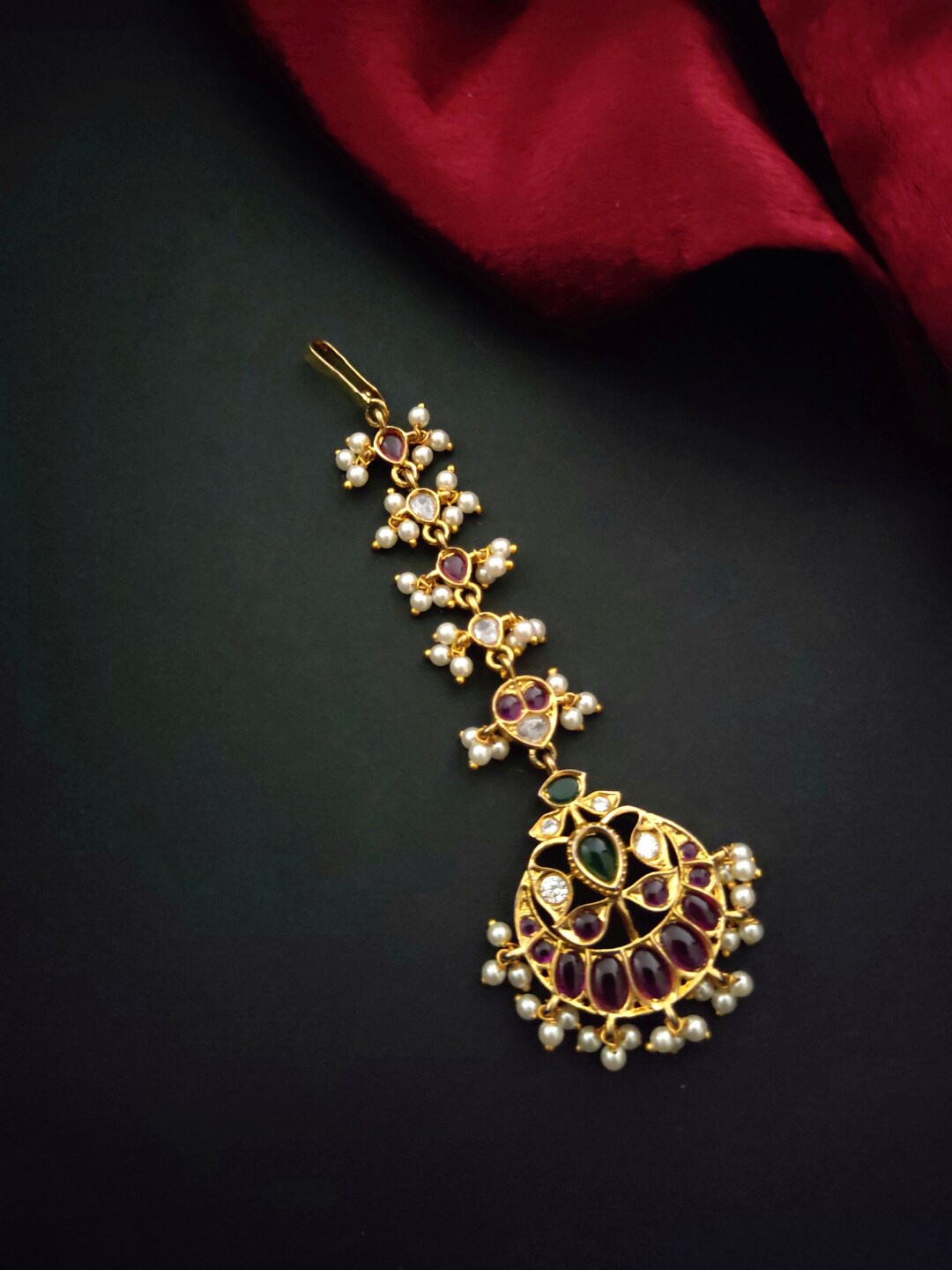 

Pihtara Jewels Gold-Plated Stone-Studded & Pearls Beaded Maang Tikka