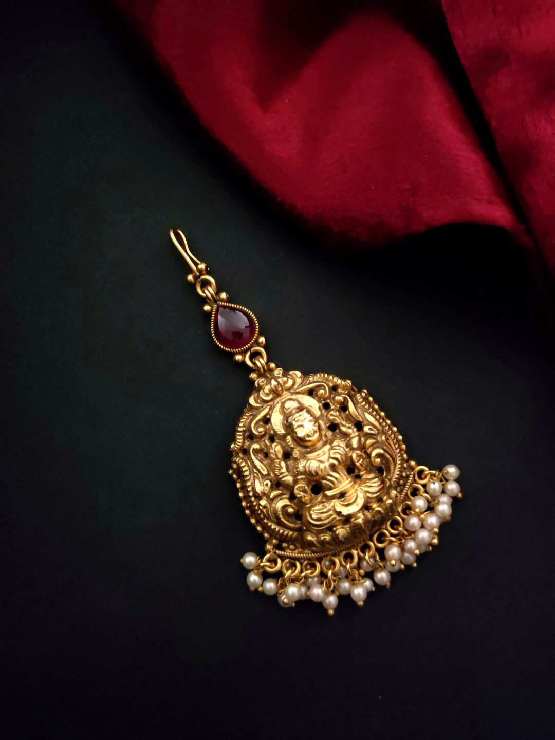 

Pihtara Jewels Gold-Plated Stone Studded & Beaded Temple Maang Tikka