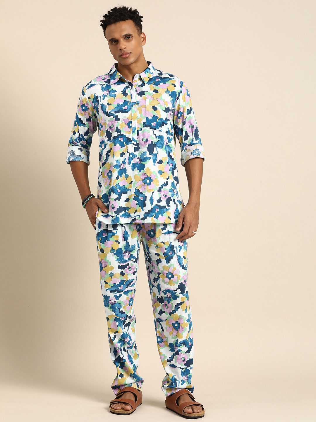 

Sangria Men Floral Printed Regular Kurta with Trousers, White