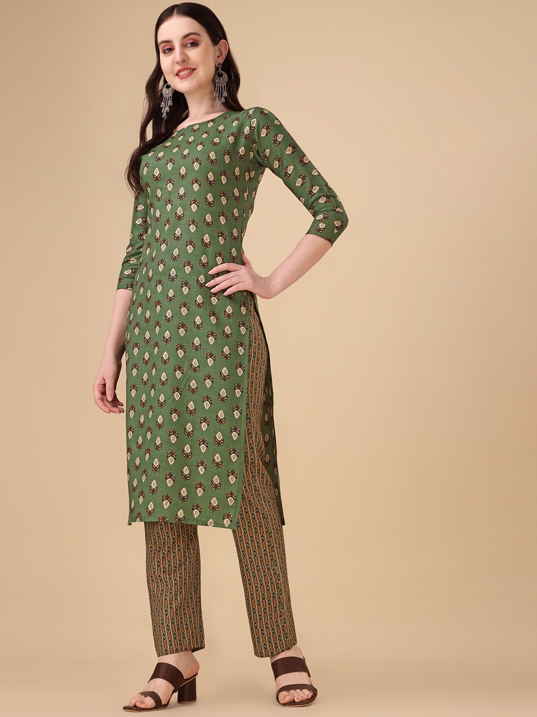 

Fashion Basket Ethnic Motifs Printed Regular Kurta With Trousers, Green