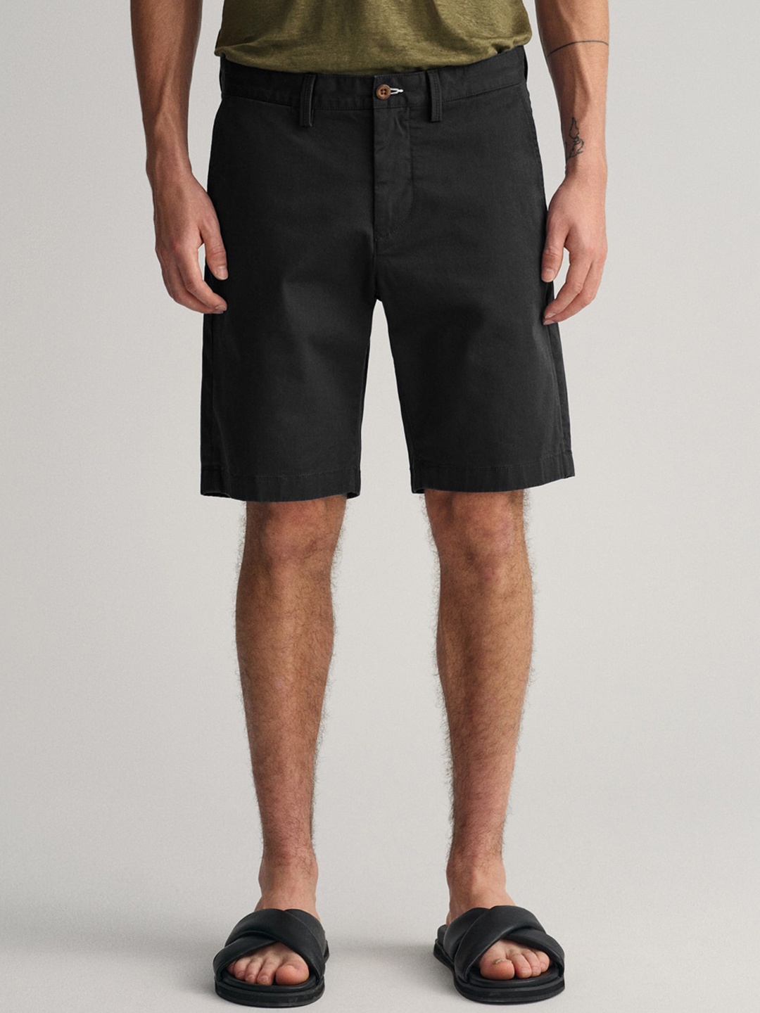 

GANT Men Slim Fit Mid Rise Shorts, Black