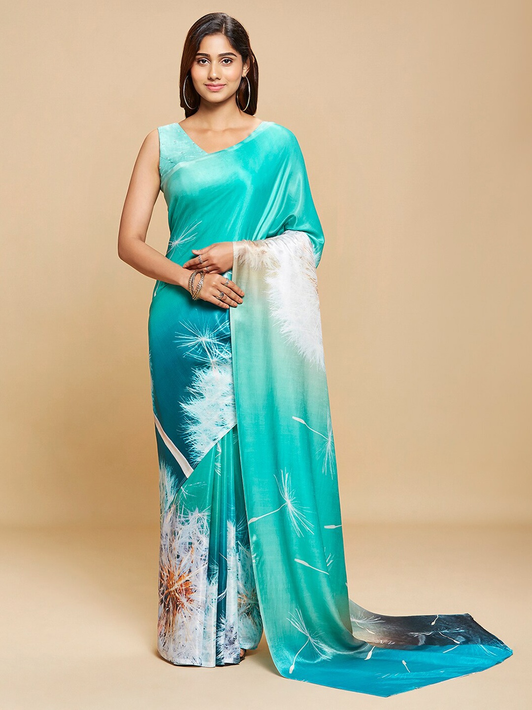 

navyasa by liva Abstract Printed Liva Saree, Blue