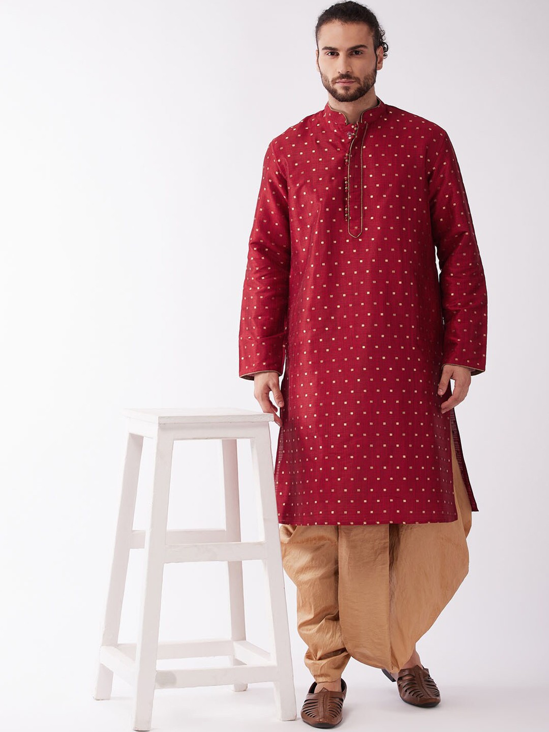 

VASTRAMAY Geometric Woven Design Zari Mandarin Collar Kurta with Dhoti Pants, Maroon
