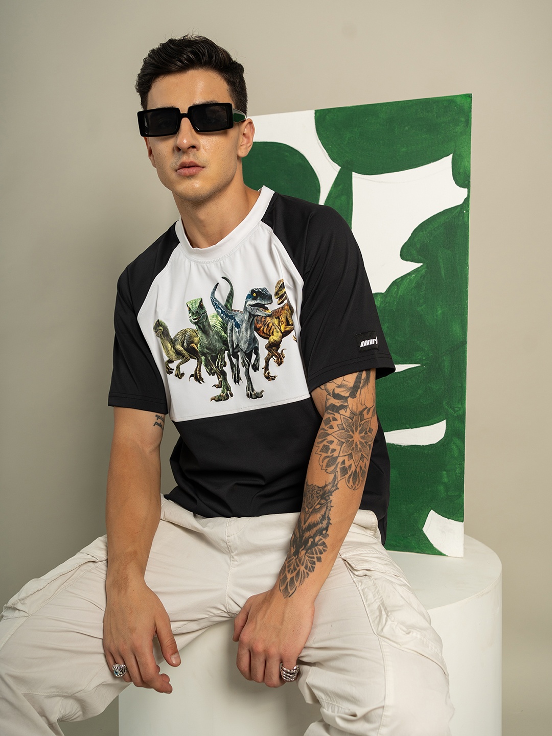 

UNRL Graphic Printed Relaxed Fit Raglan Sleeves T-shirt, Black