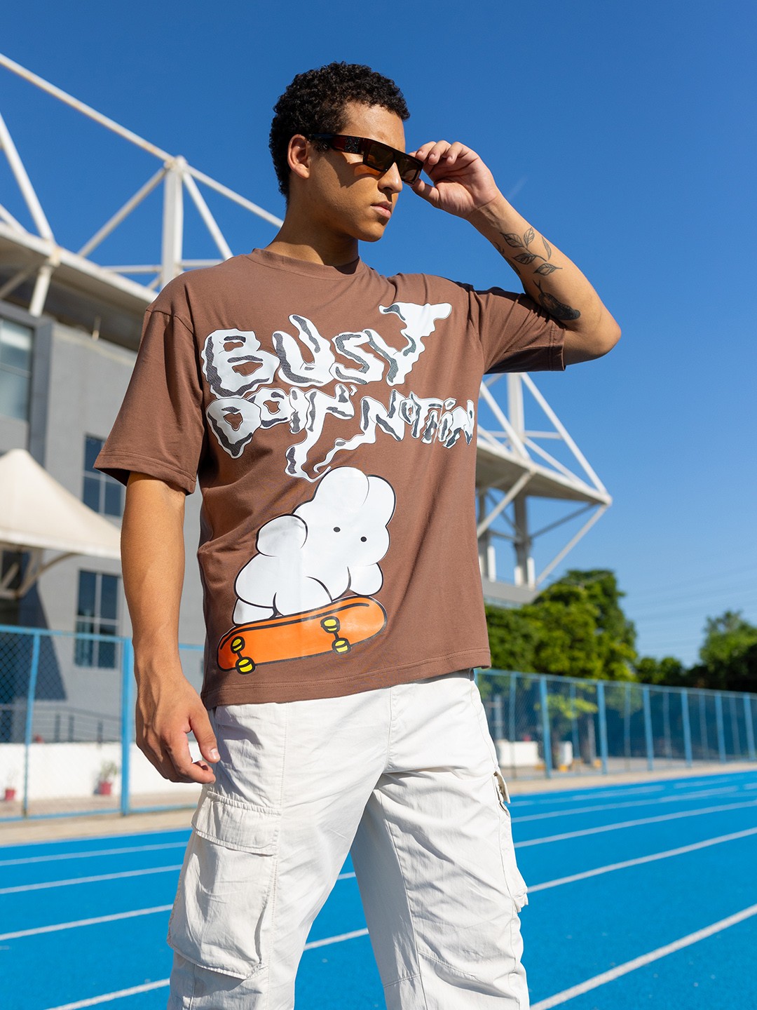 

UNRL Pure Cotton Graphic Printed Drop-Shoulder Sleeves Casual T-shirt, Brown