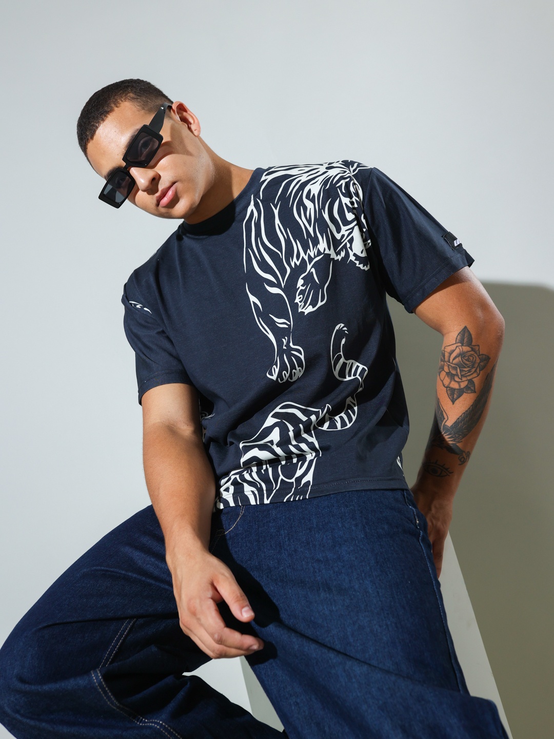 

UNRL Graphic Printed Drop-Shoulder Sleeves Cotton T-shirt, Charcoal