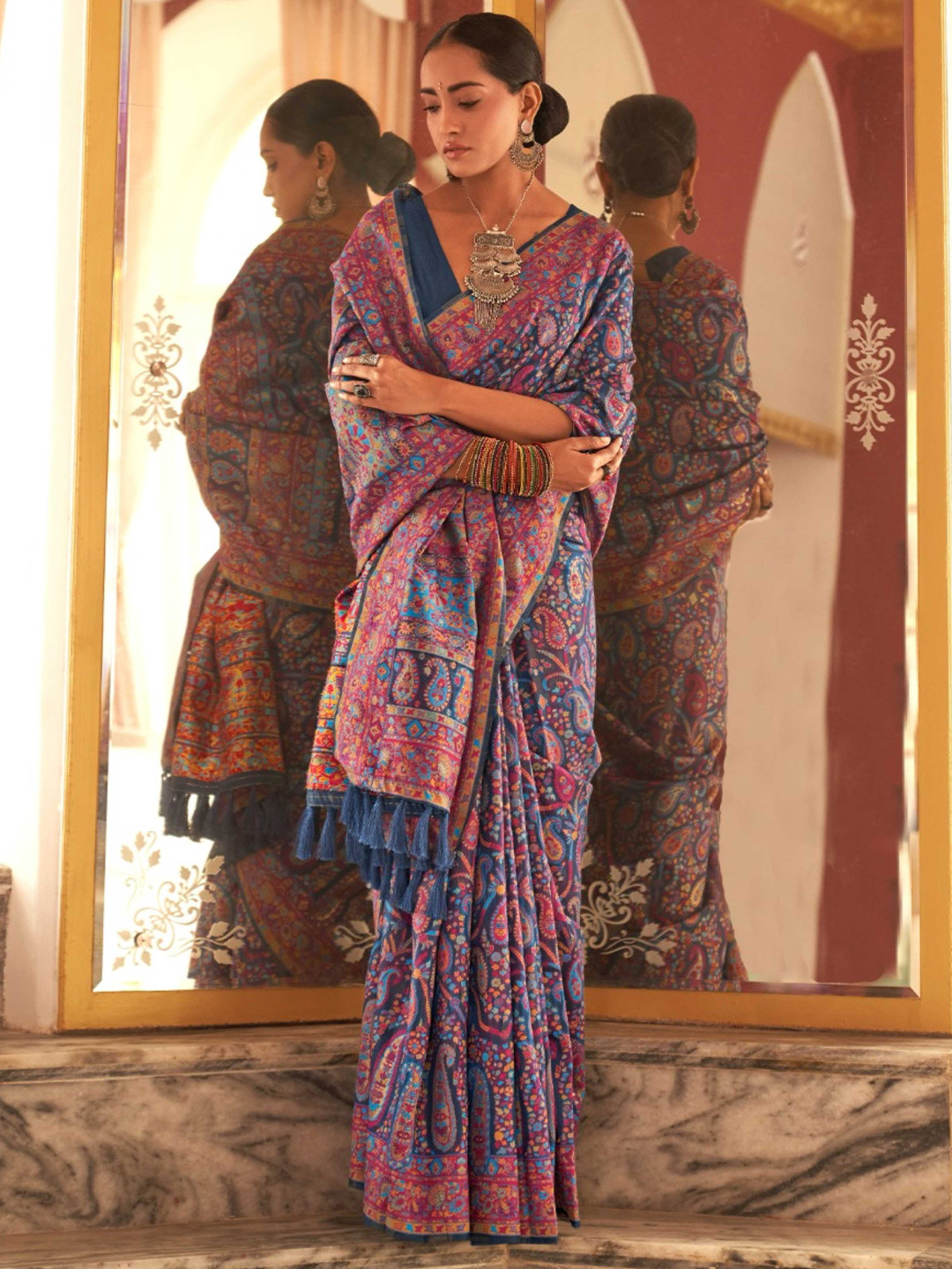 

Mitera Navy Blue & Pink Woven Design Silk Blend Saree