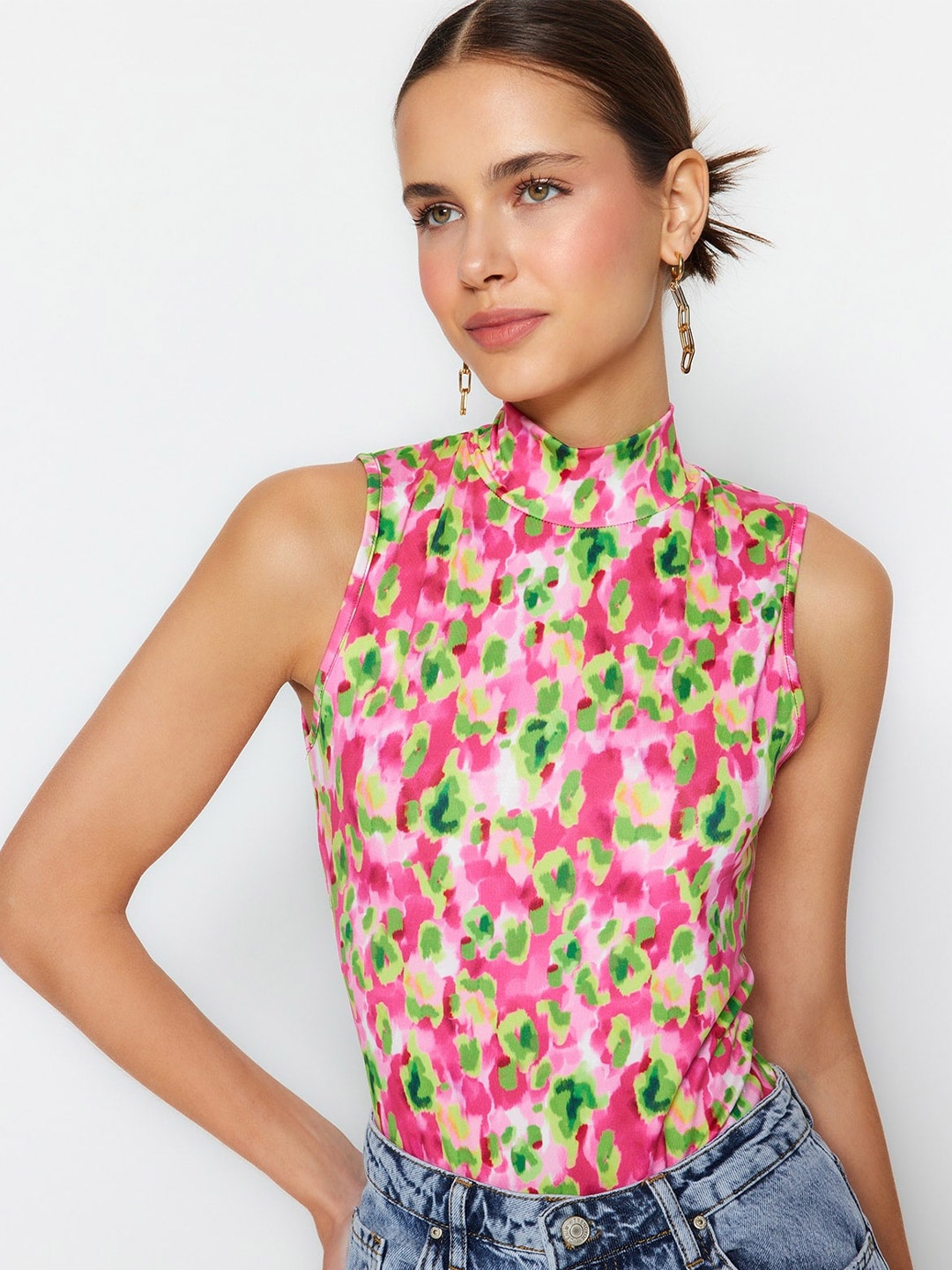 

Trendyol Abstract Printed High Neck Fitted Top, Pink