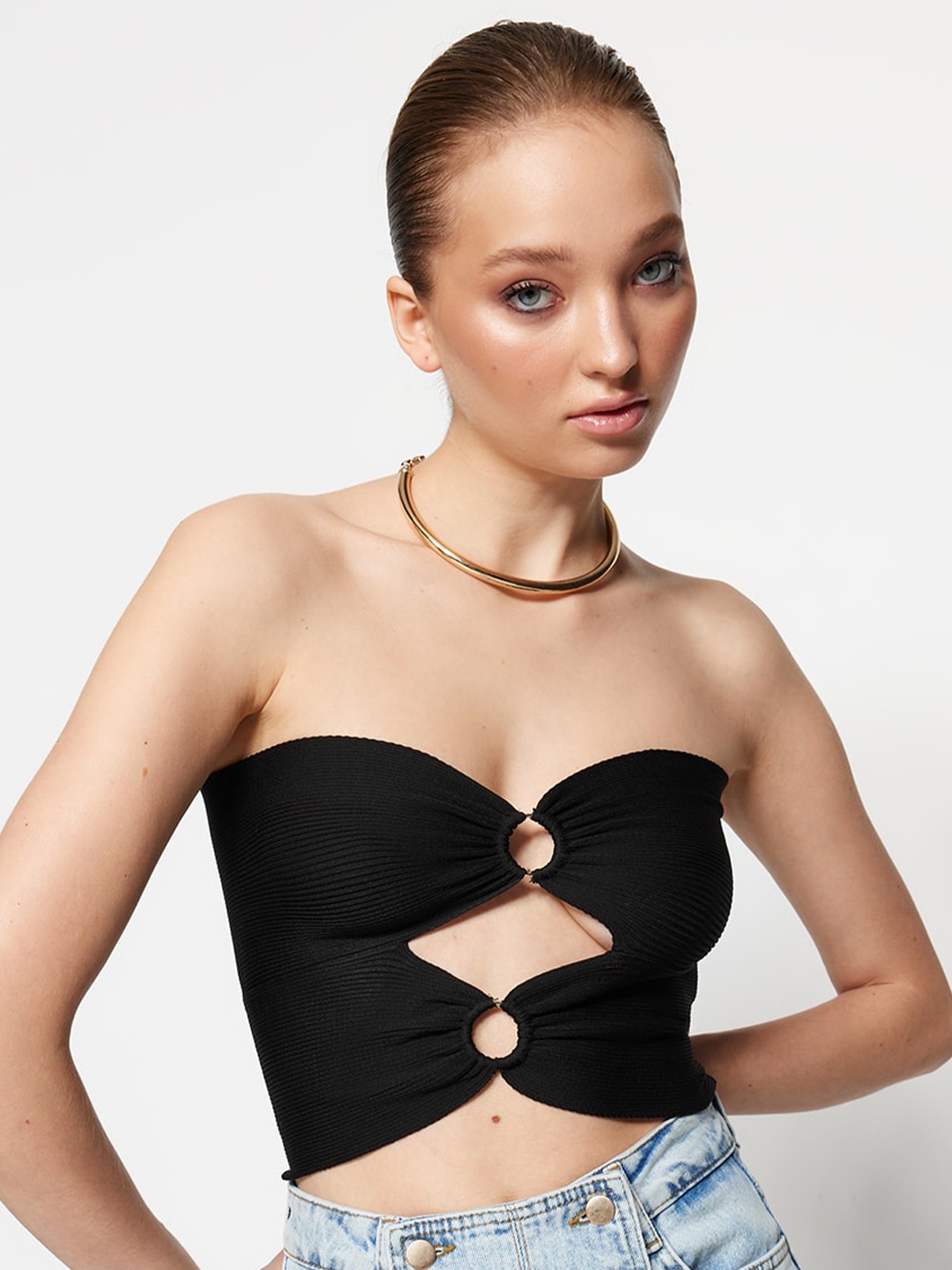 

Trendyol Strapless Cut Out Detail Tube Crop Top, Black