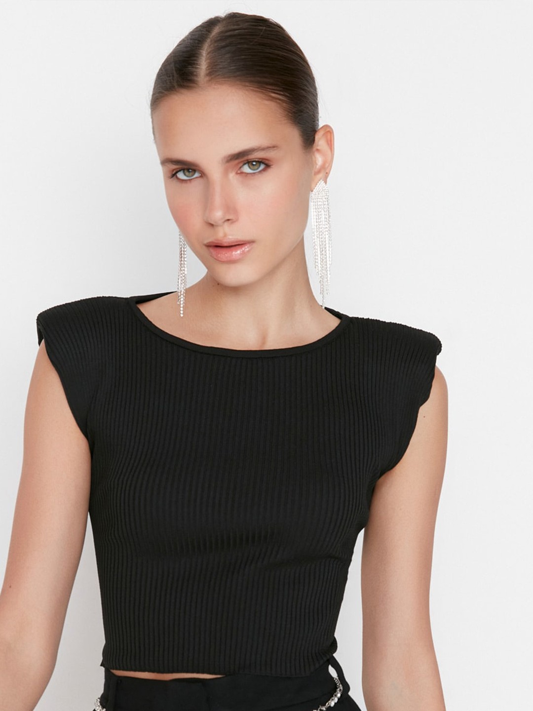 

Trendyol Round Neck Fitted Back styled Top, Black