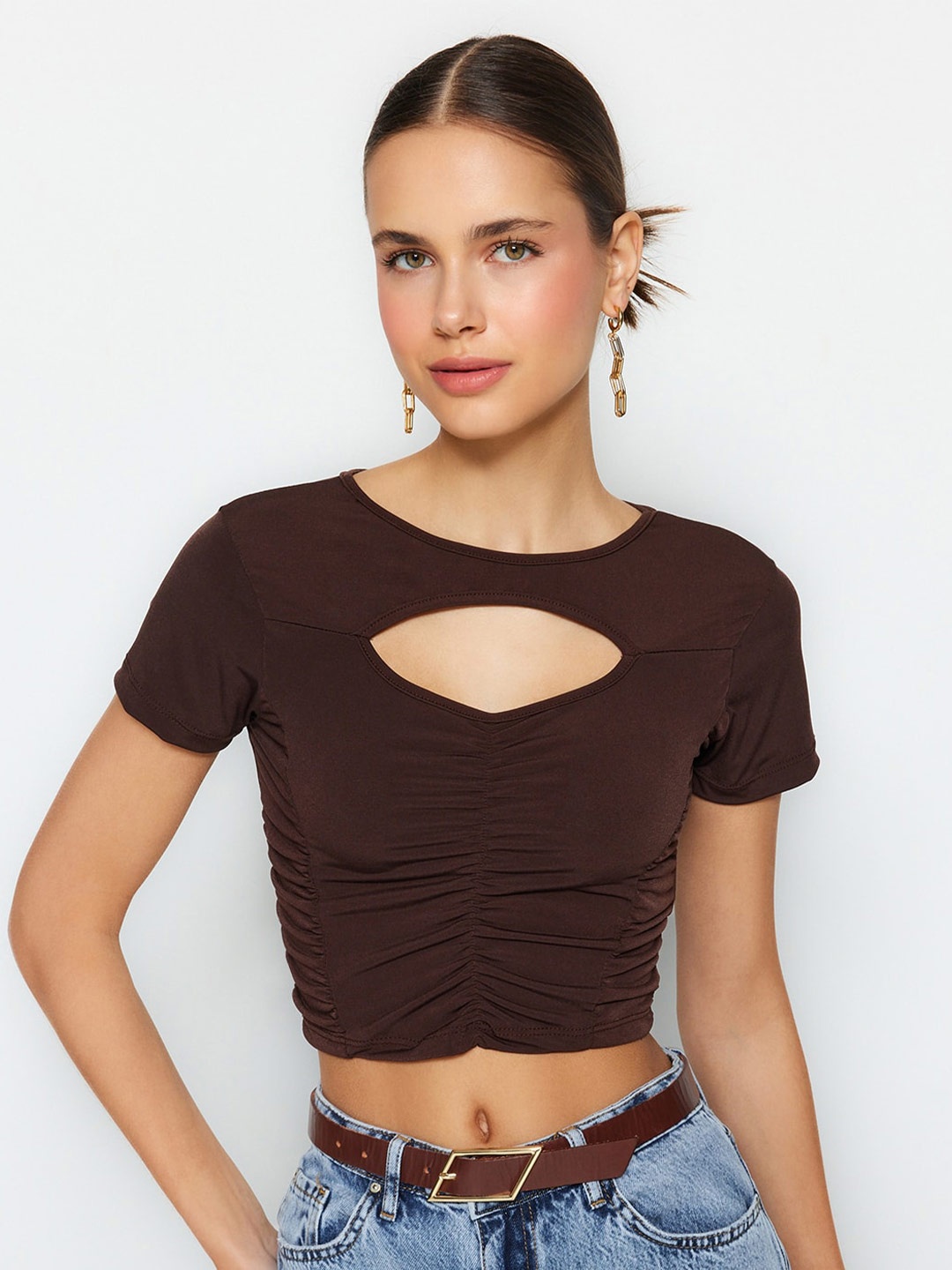 

Trendyol Round Neck Cut-Out Fitted Crop Top, Brown