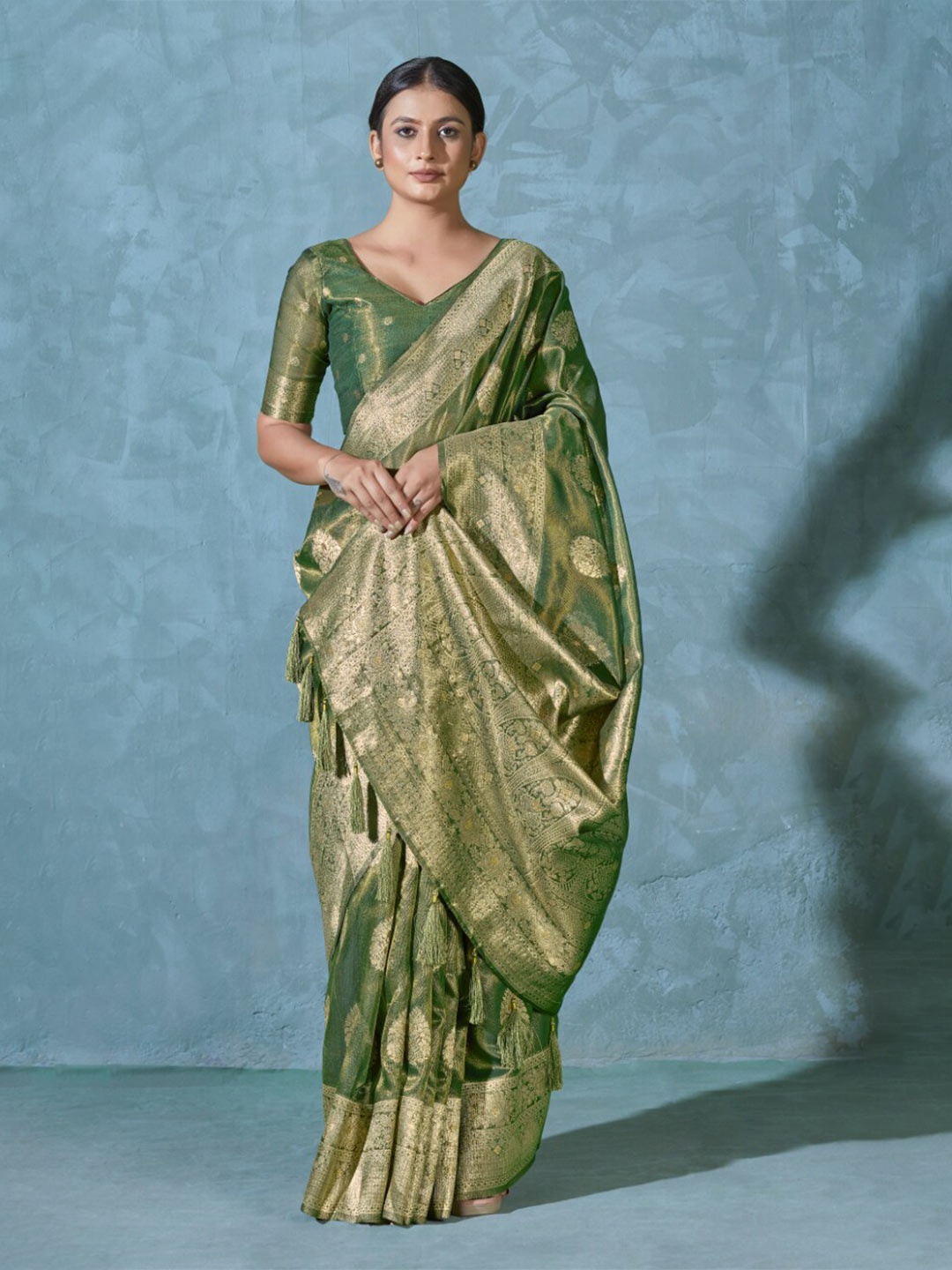 

MONJOLIKA FASHION Ethnic Motifs Woven Design Bomkai Silk Saree, Olive