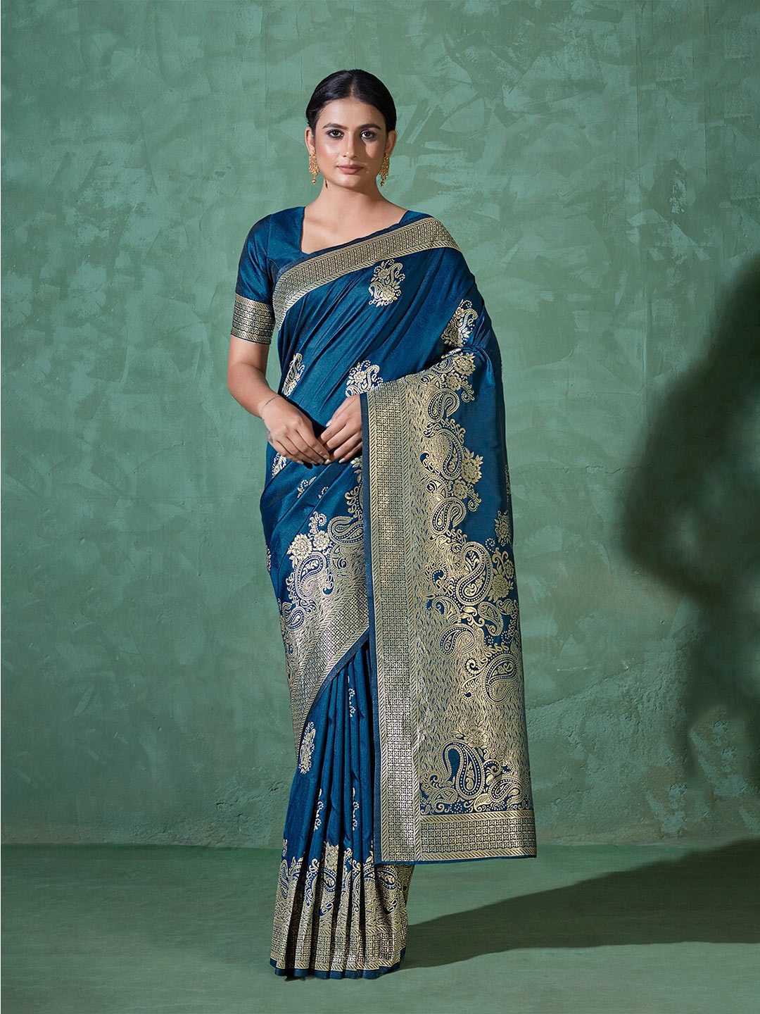 

MONJOLIKA FASHION Ethnic Motifs Woven Design Banarasi Saree, Turquoise blue