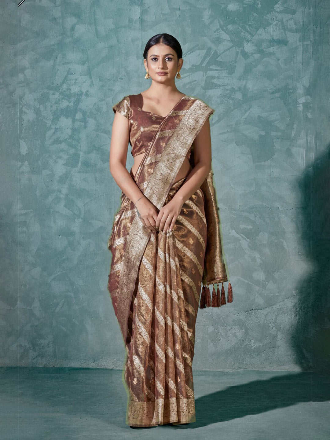 

MONJOLIKA FASHION Ethnic Motifs Woven Design Zari Bomkai Silk Saree, Coffee brown