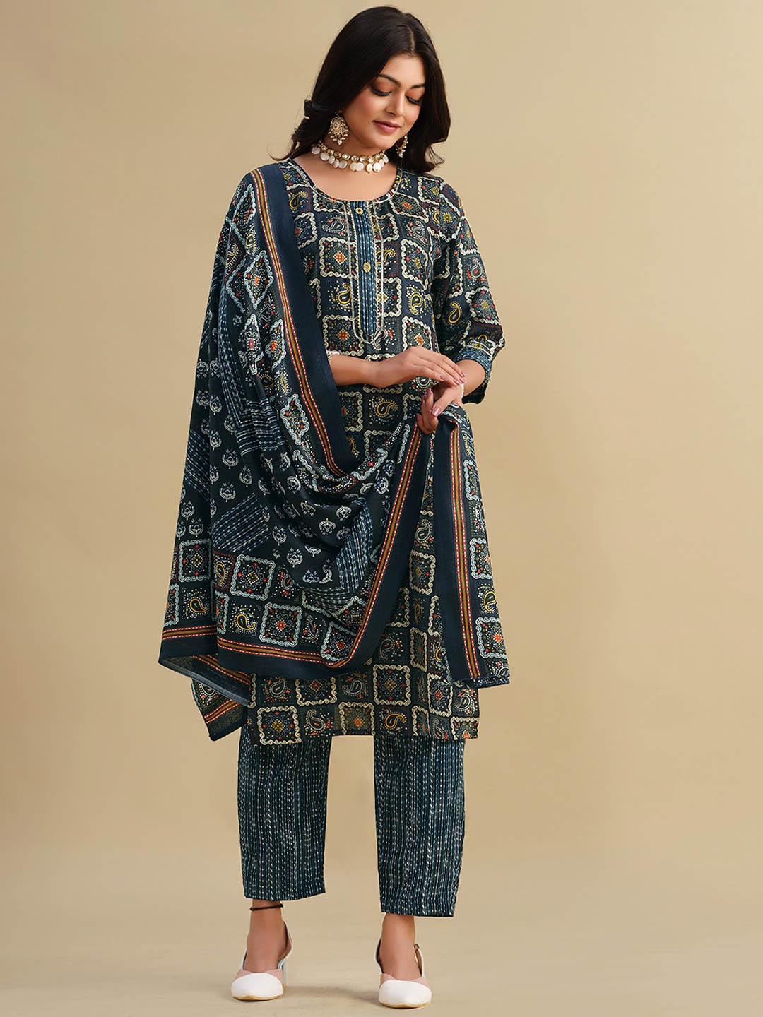 

Sangria Printed Linen Kurta With Trouser & Dupatta, Navy blue