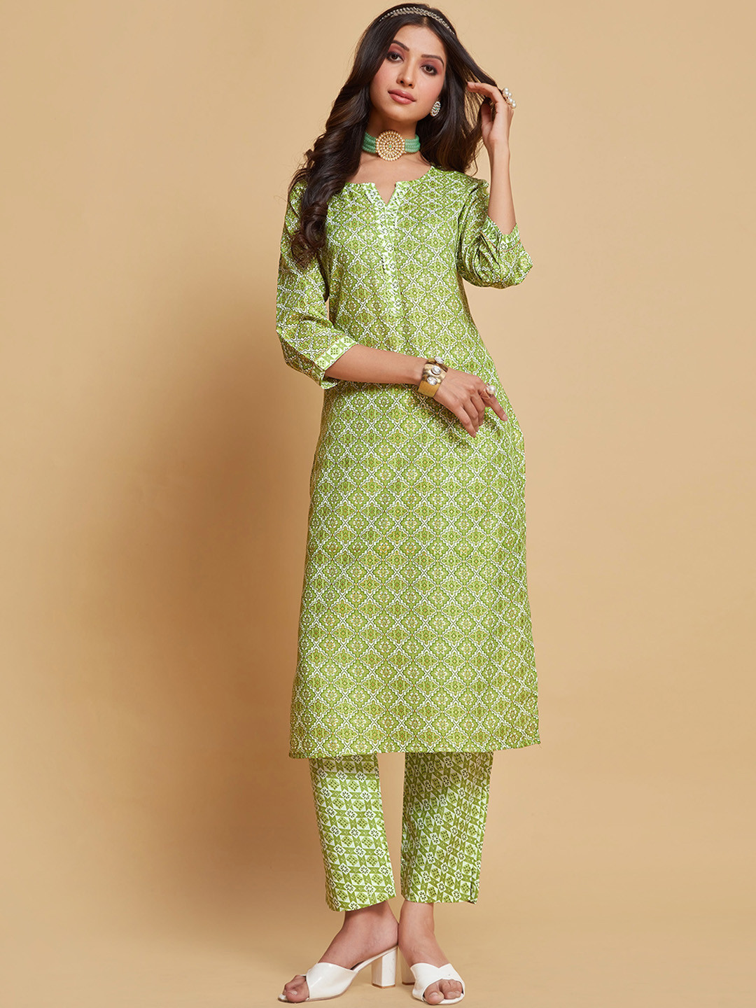 

Sangria Printed Linen Kurta With Trouser Set, Green