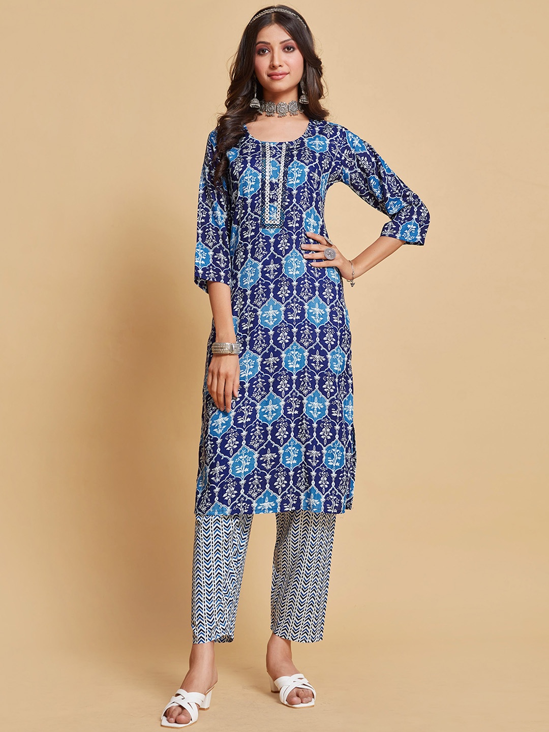 

Sangria Floral-Printed Linen Straight Kurta With Trouser, Navy blue