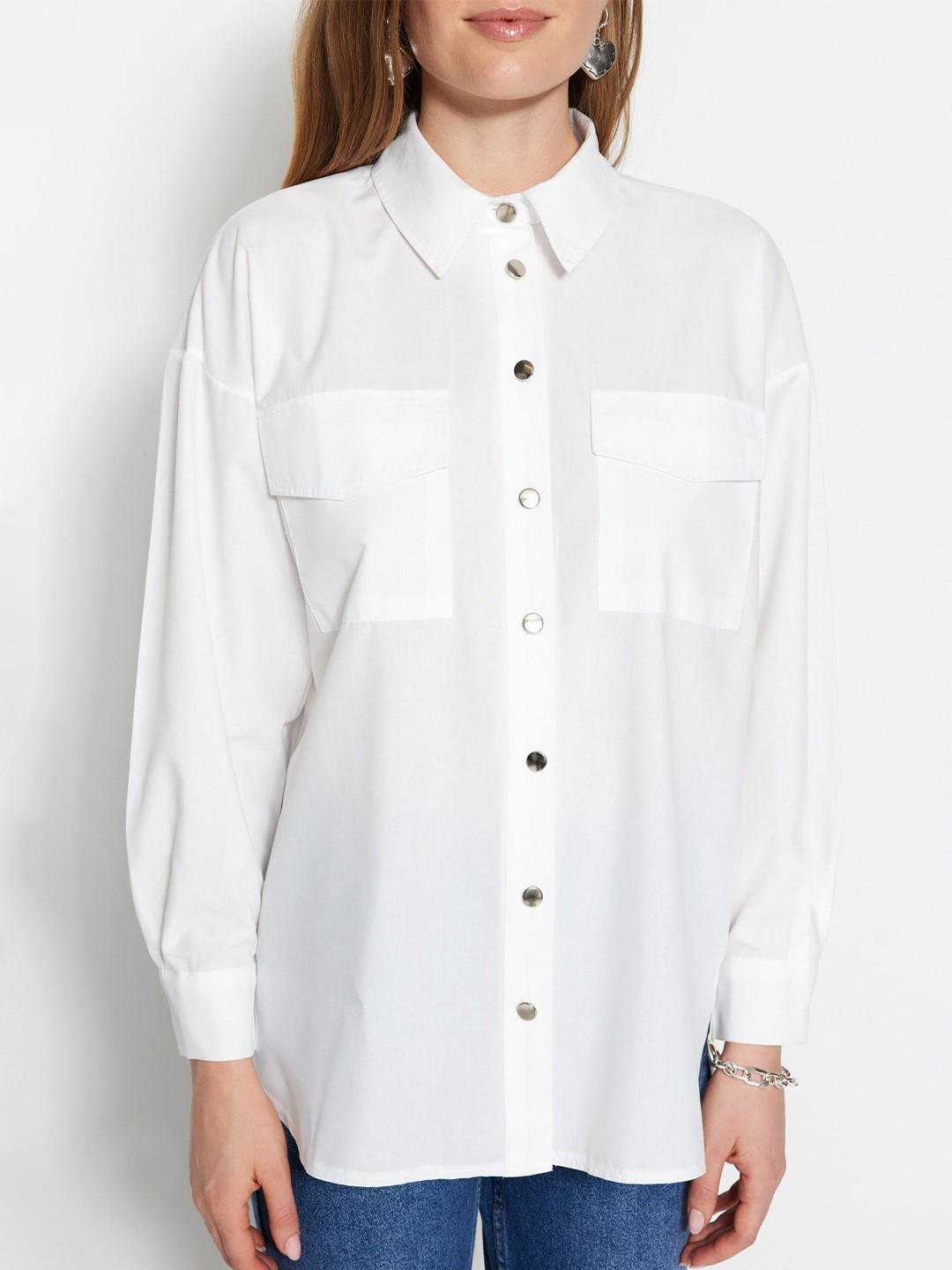 

Trendyol Spread Collar Drop Shoulder Sleeves Casual Shirt, White