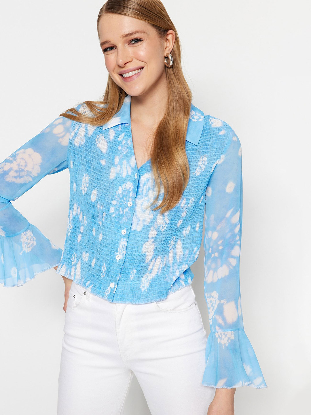 

Trendyol Abstract Printed Bell Sleeves Crop Casual Shirt, White