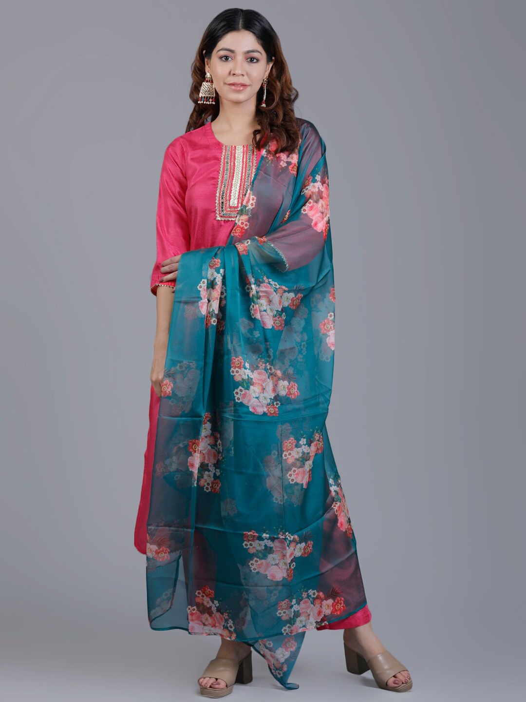 

V TRADITION Gotta Patti Kurta with Trousers & With Dupatta, Pink