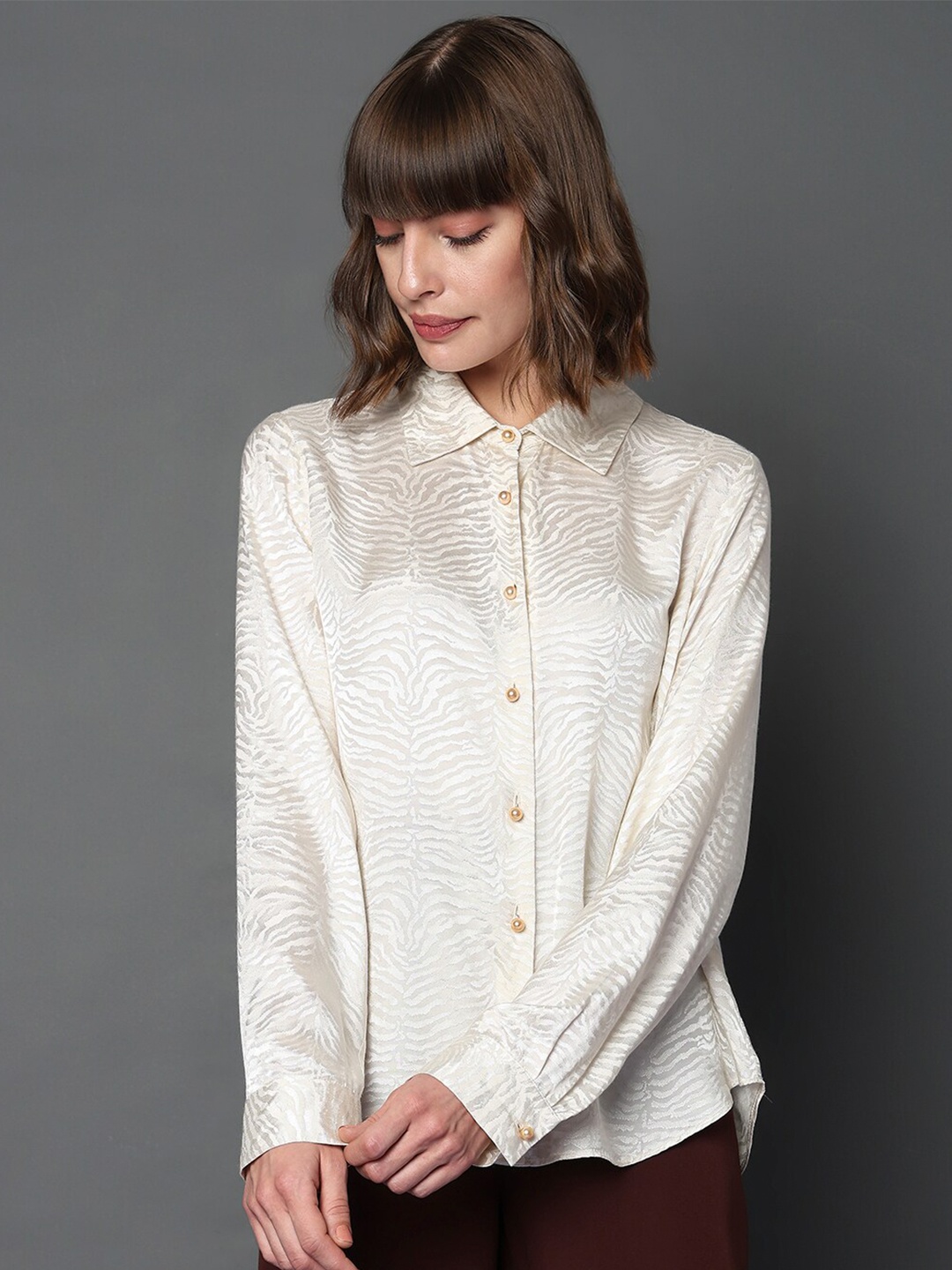 

Vero Moda Self Design Spread Collar Casual Shirt, Cream