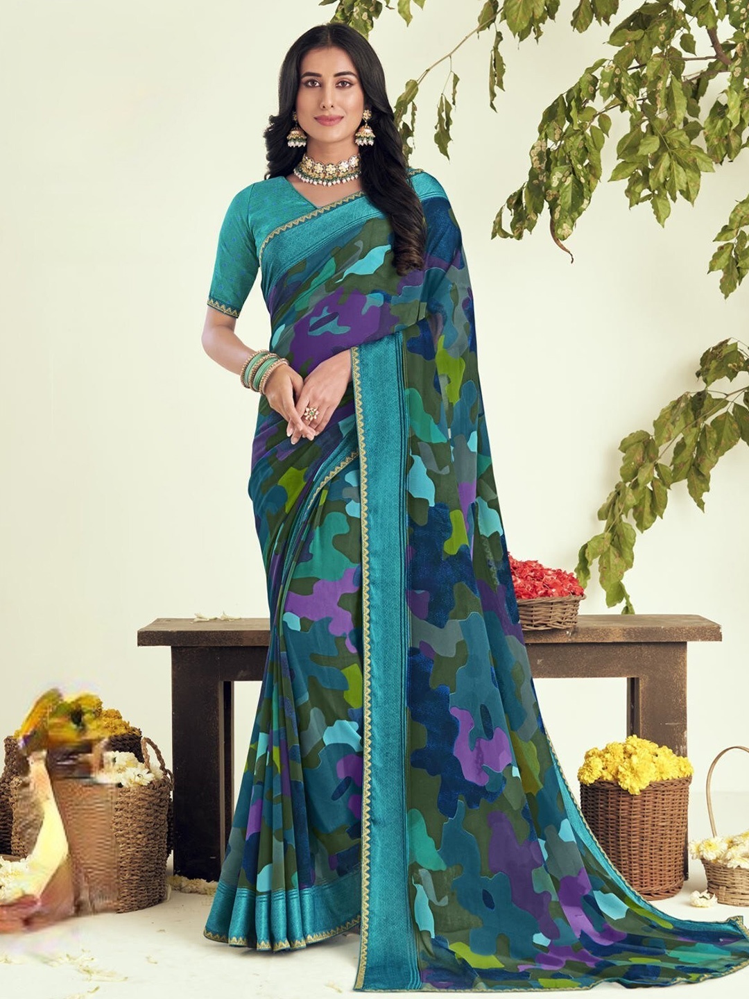 

Laxmipati Abstract Printed Festive Saree, Green
