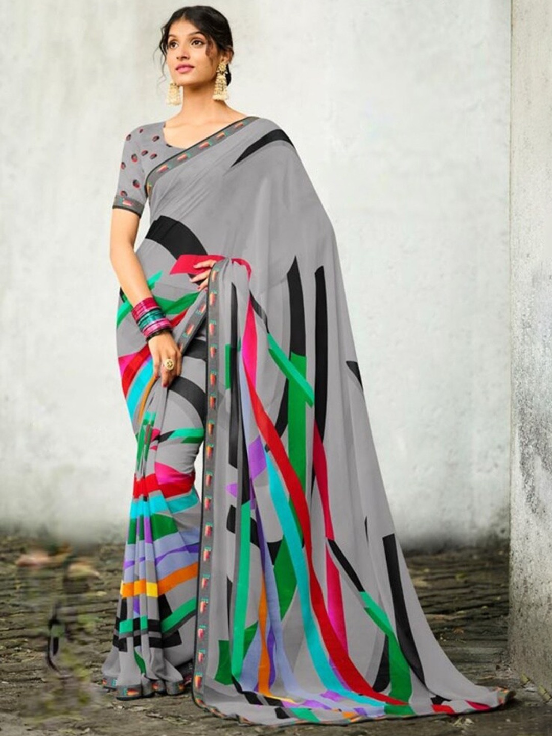 

Laxmipati Abstract Printed Border Saree, Grey