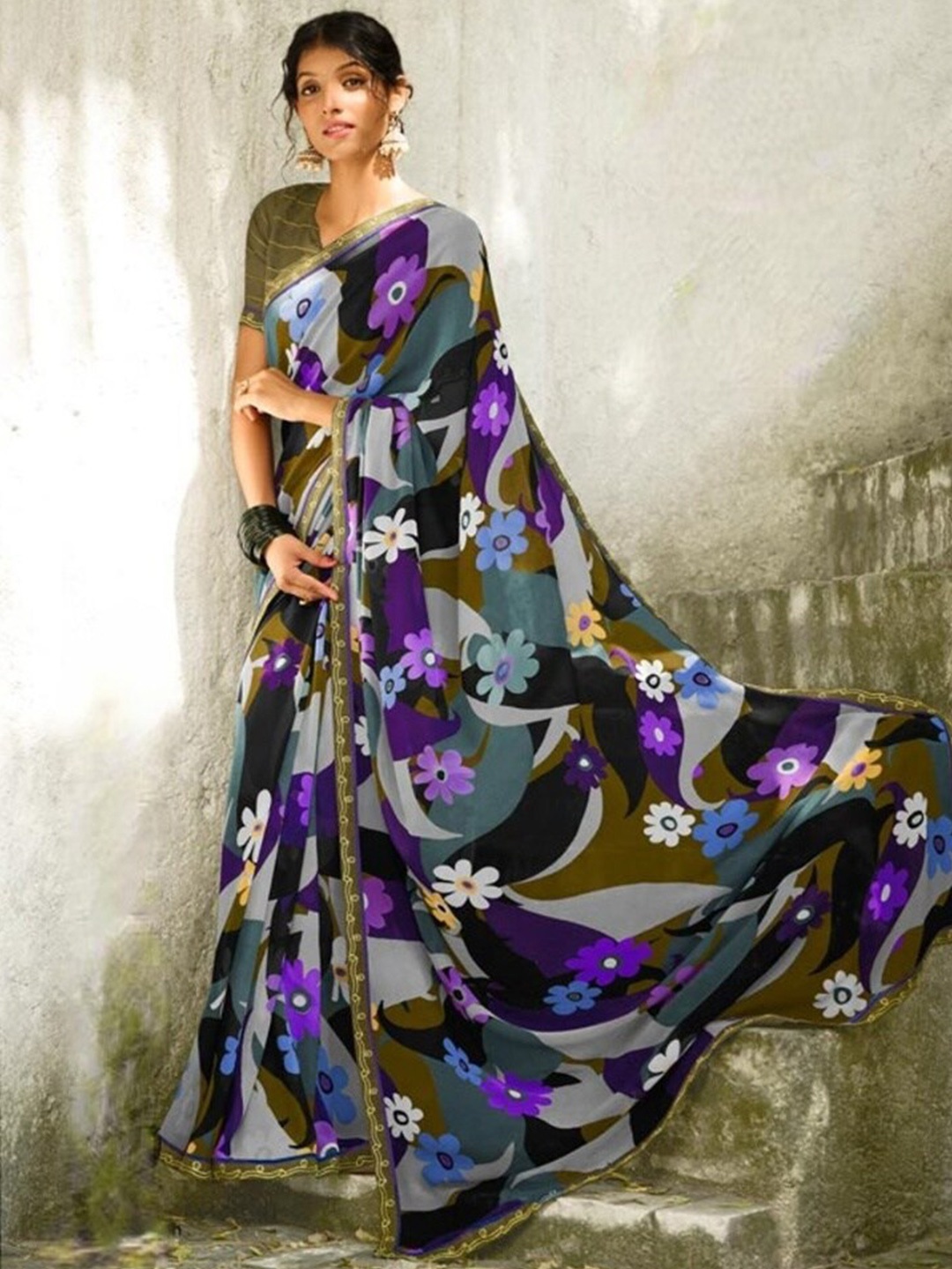 

Laxmipati Floral Printed Poly Georgette Saree, Black