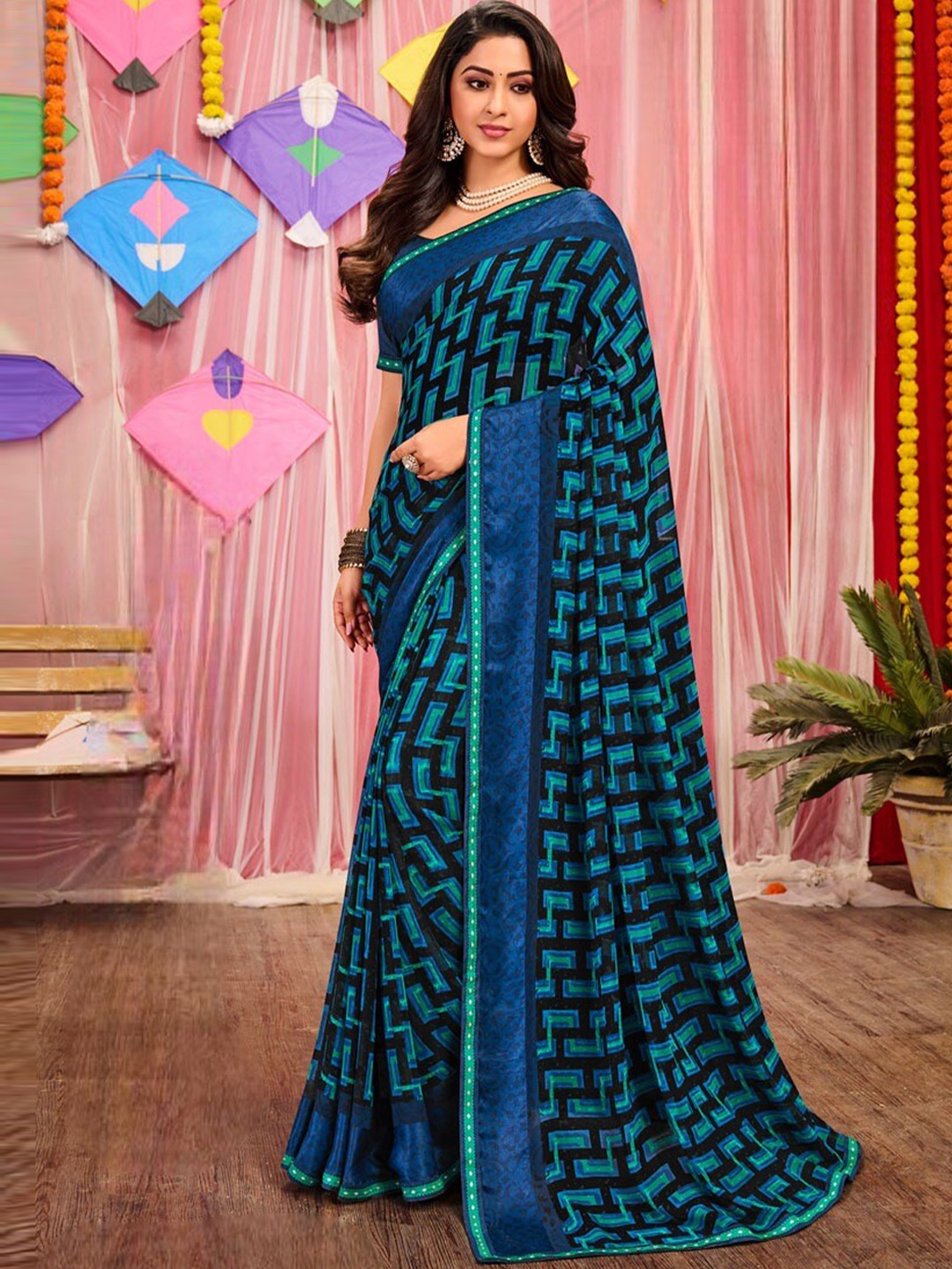 

Laxmipati Geometric Printed Poly Chiffon & Jacquard Saree, Blue
