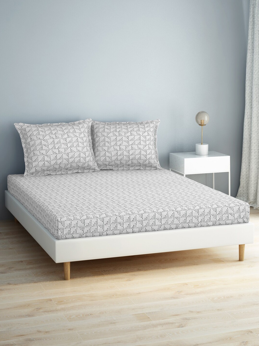 

SPACES Grey & Cream-Coloured Geometric 140 TC King Bedsheet with 2 Pillow Covers