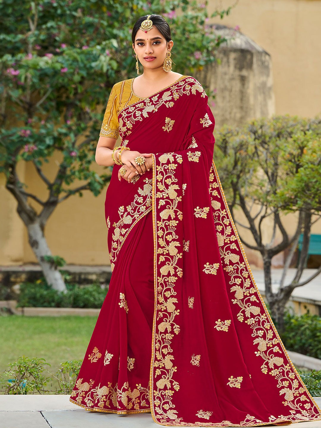 

Laxmipati Red & Gold-Toned Ethnic Motifs Embroidered Saree