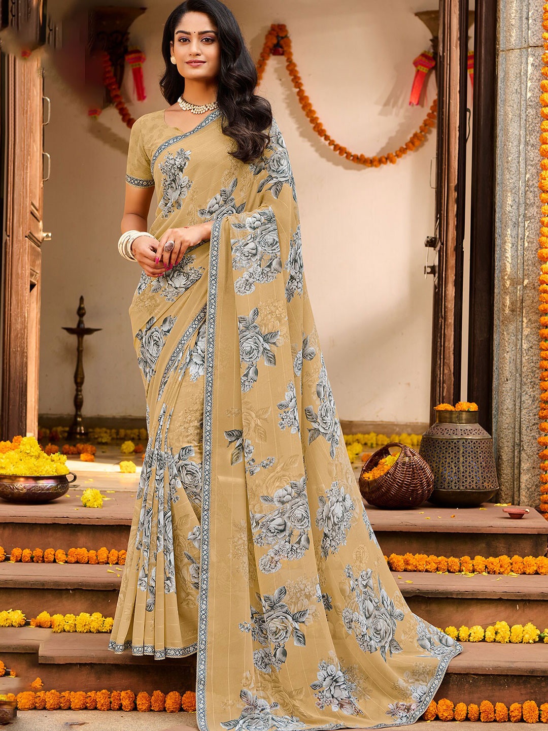 

Laxmipati Floral Printed Saree, Yellow