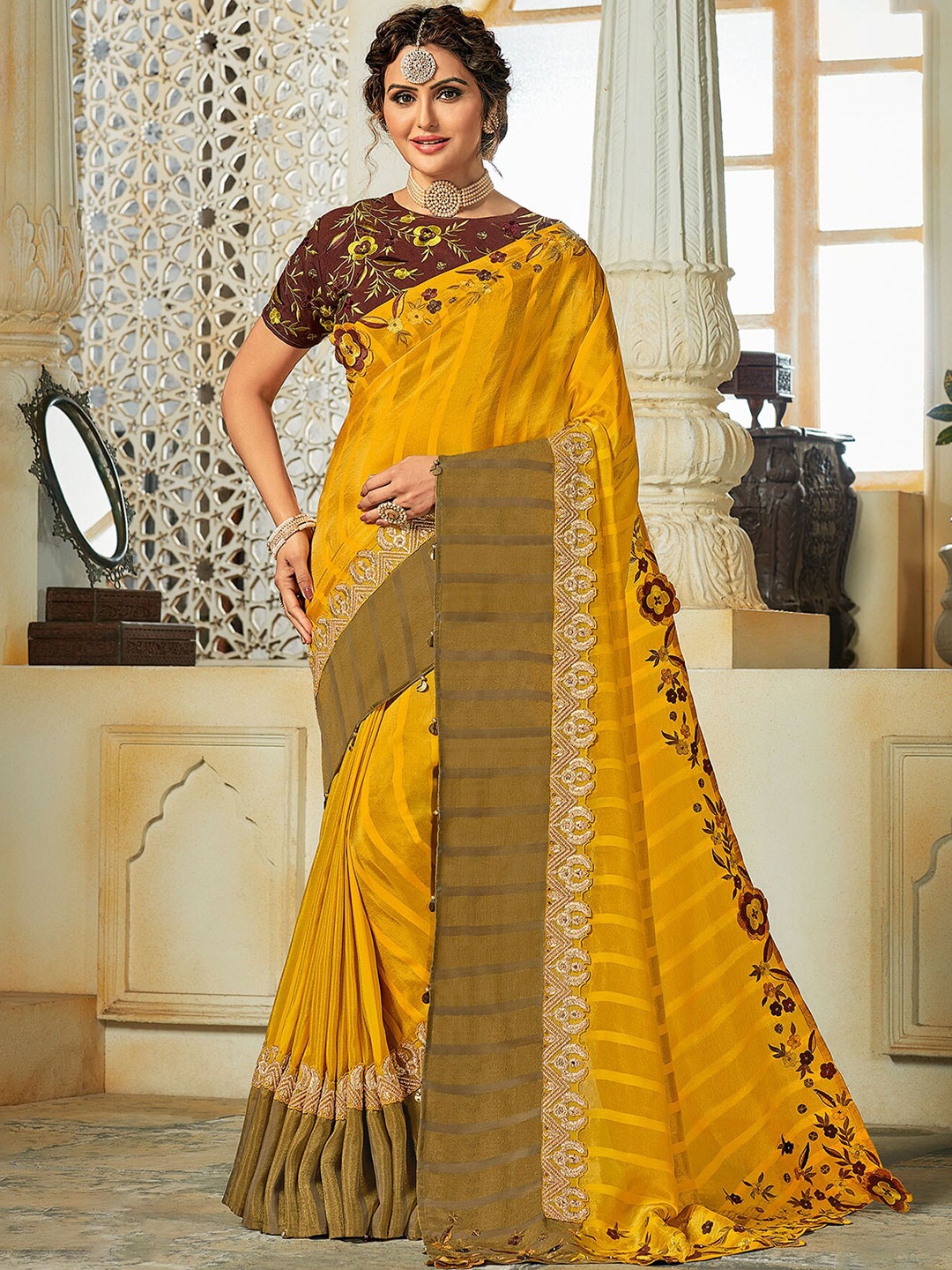 

Laxmipati Geometric Printed Saree, Yellow