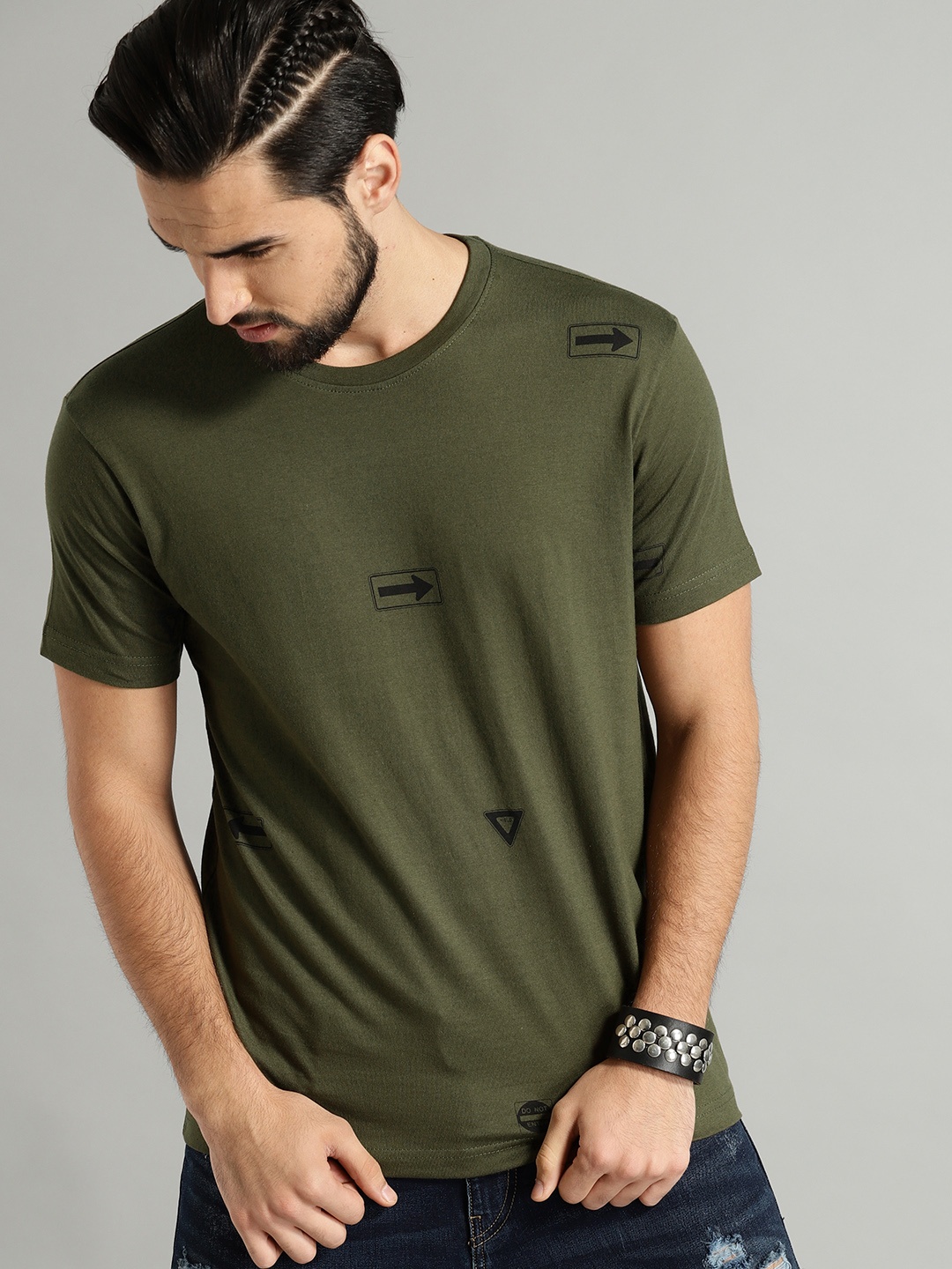 

Roadster Men Olive Green Conversational Printed Round Neck Pure Cotton T-shirt