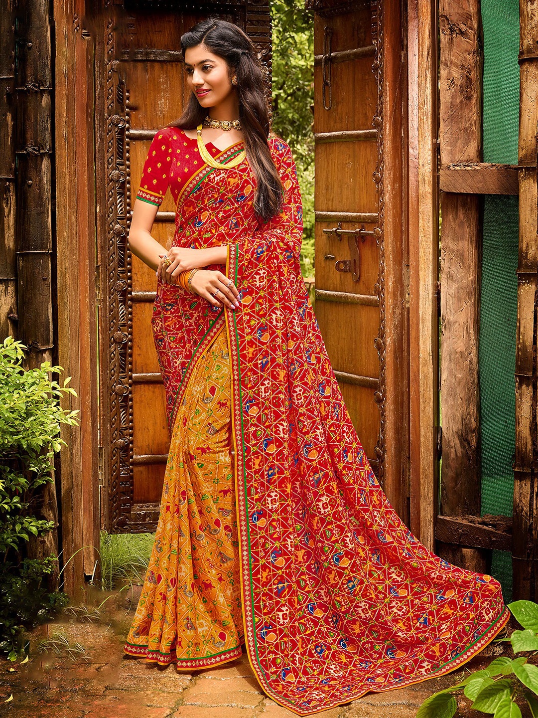 

Laxmipati Ethnic Motifs Printed Embroidered Saree, Red