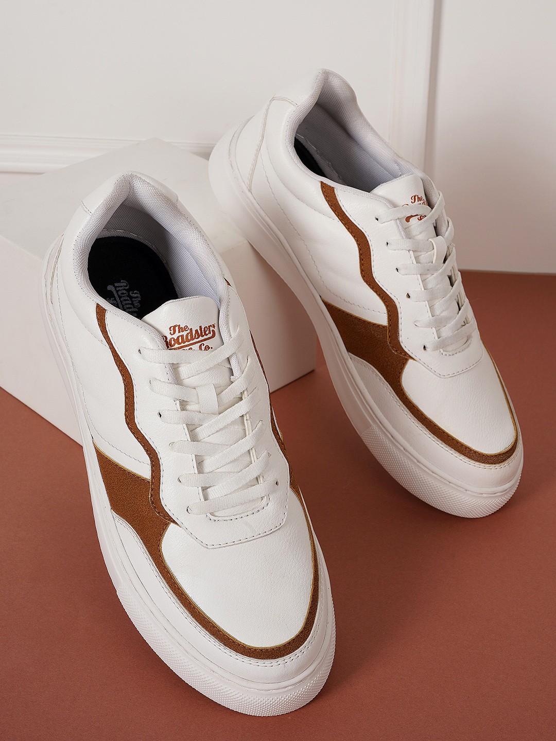 

Roadster Men Textured Casual Sneakers, White