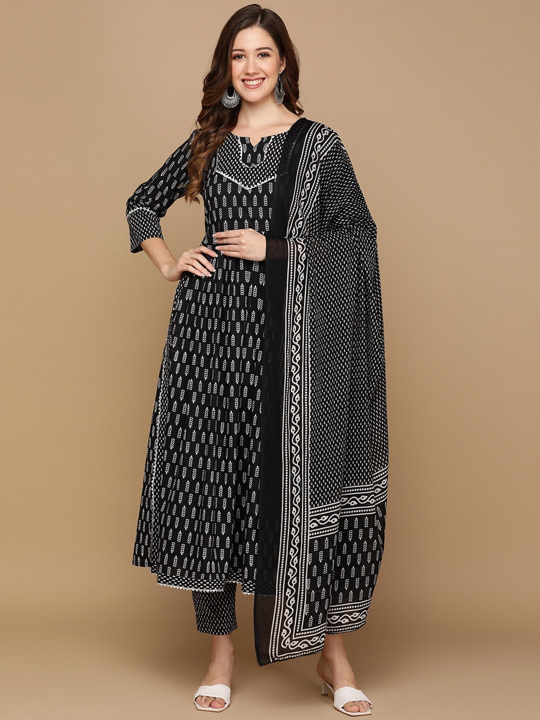 

Senyora Ethnic Motifs Printed Gotta Patti Pure Cotton Kurta with Trousers & With Dupatta, Black