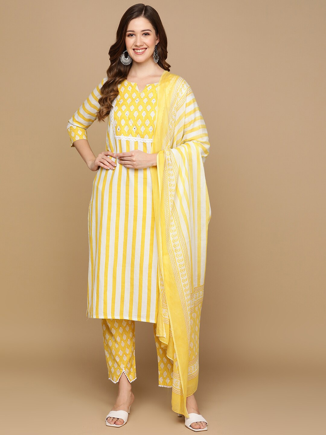 

Senyora Printed Pure Cotton Kurta with Trousers & With Dupatta, Yellow