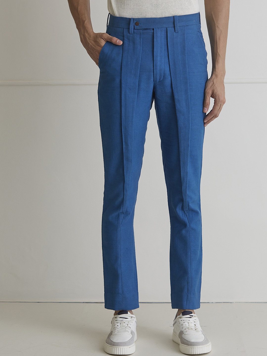 

ARTLESS Men Tailored Tapered Fit Pleated Hemp Trousers, Blue