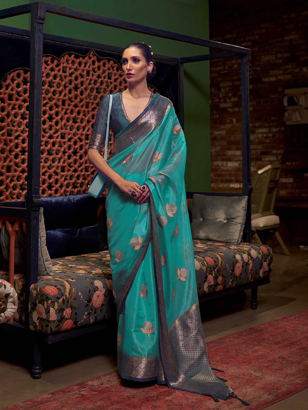 

Mitera Teal & Gold-Toned Floral Woven Design Zari Organza Banarasi Saree