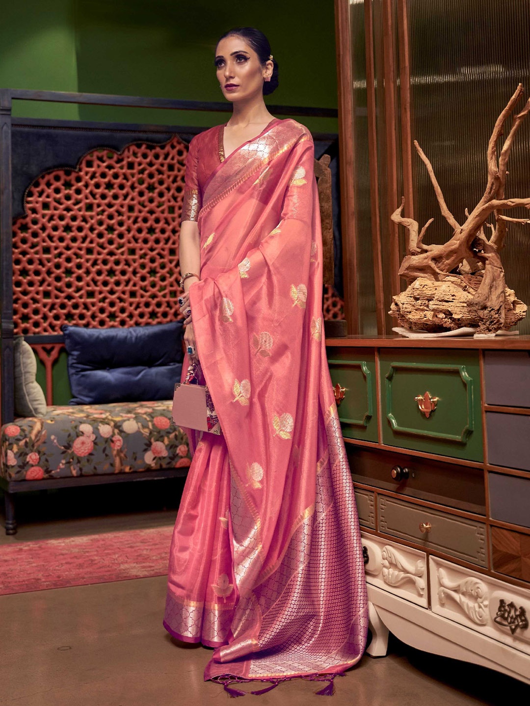 

Mitera Pink & Gold-Toned Woven Design Zari Organza Banarasi Saree