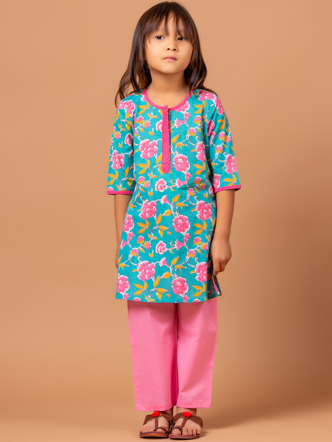 

Sangria Naheed Girls Floral Jaal Printed Pure Cotton Kurta With Trouser Set, Teal