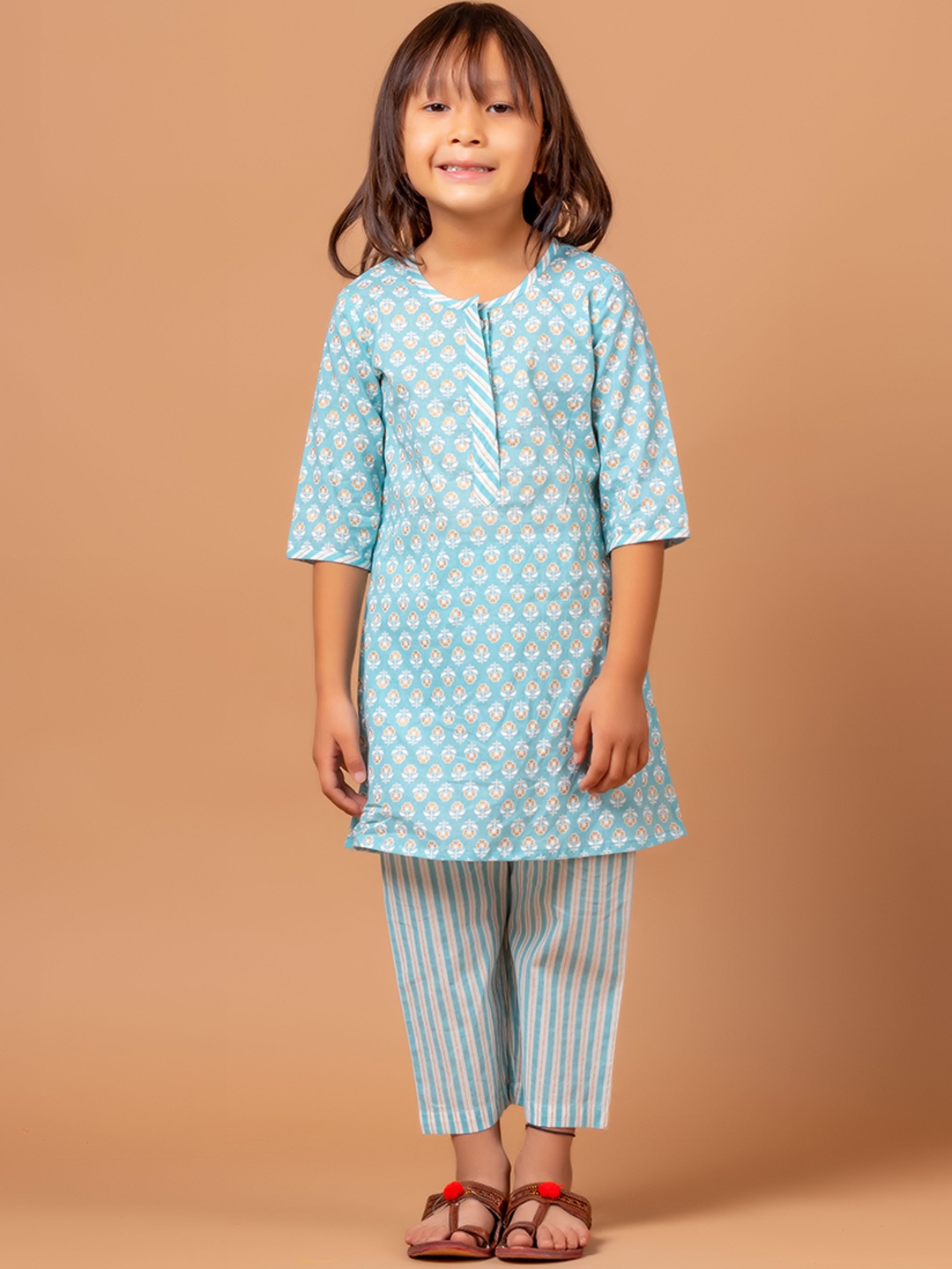 

Sangria Printed Pure Cotton Kurta With Trouser, Blue