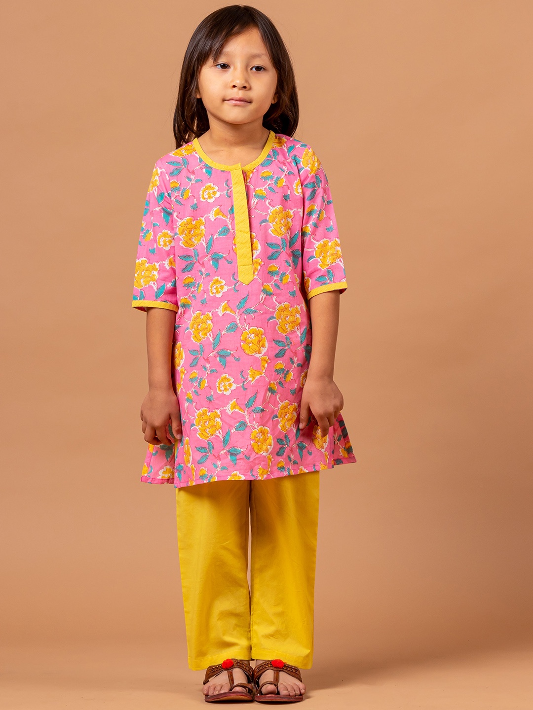 

Sangria Naheed Jaal-Printed Pure-Cotton Straight Kurta With Trouser, Pink
