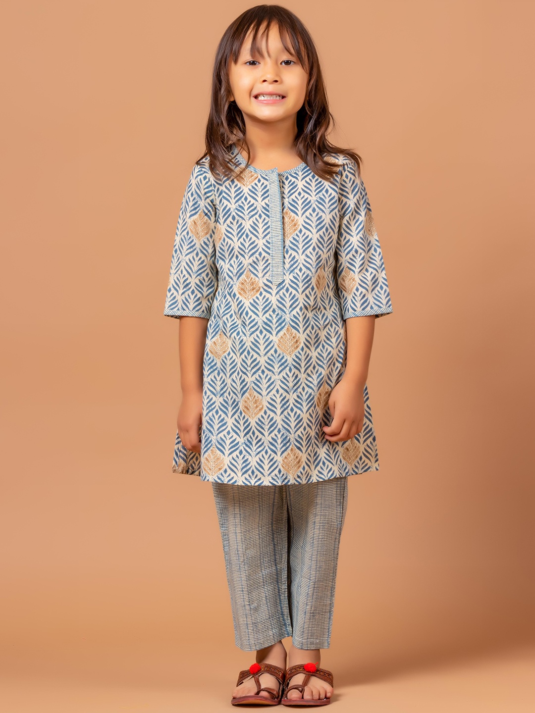 

Sangria Leaf-Printed Pure-Cotton Straight Kurta With Trouser, Blue